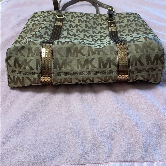Michael Kors Jet Set Sequin Tote - Picture 4 of 6